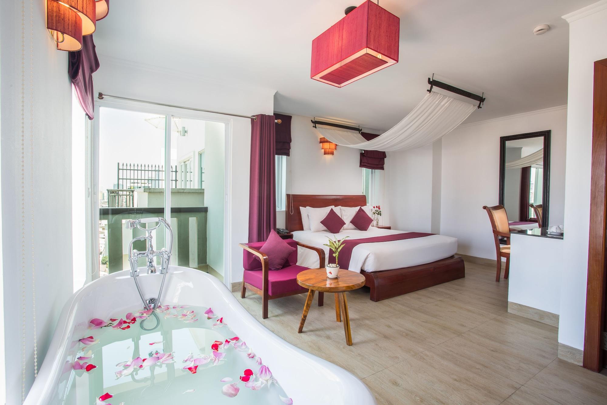 V Hotel Phnom Penh Esterno foto