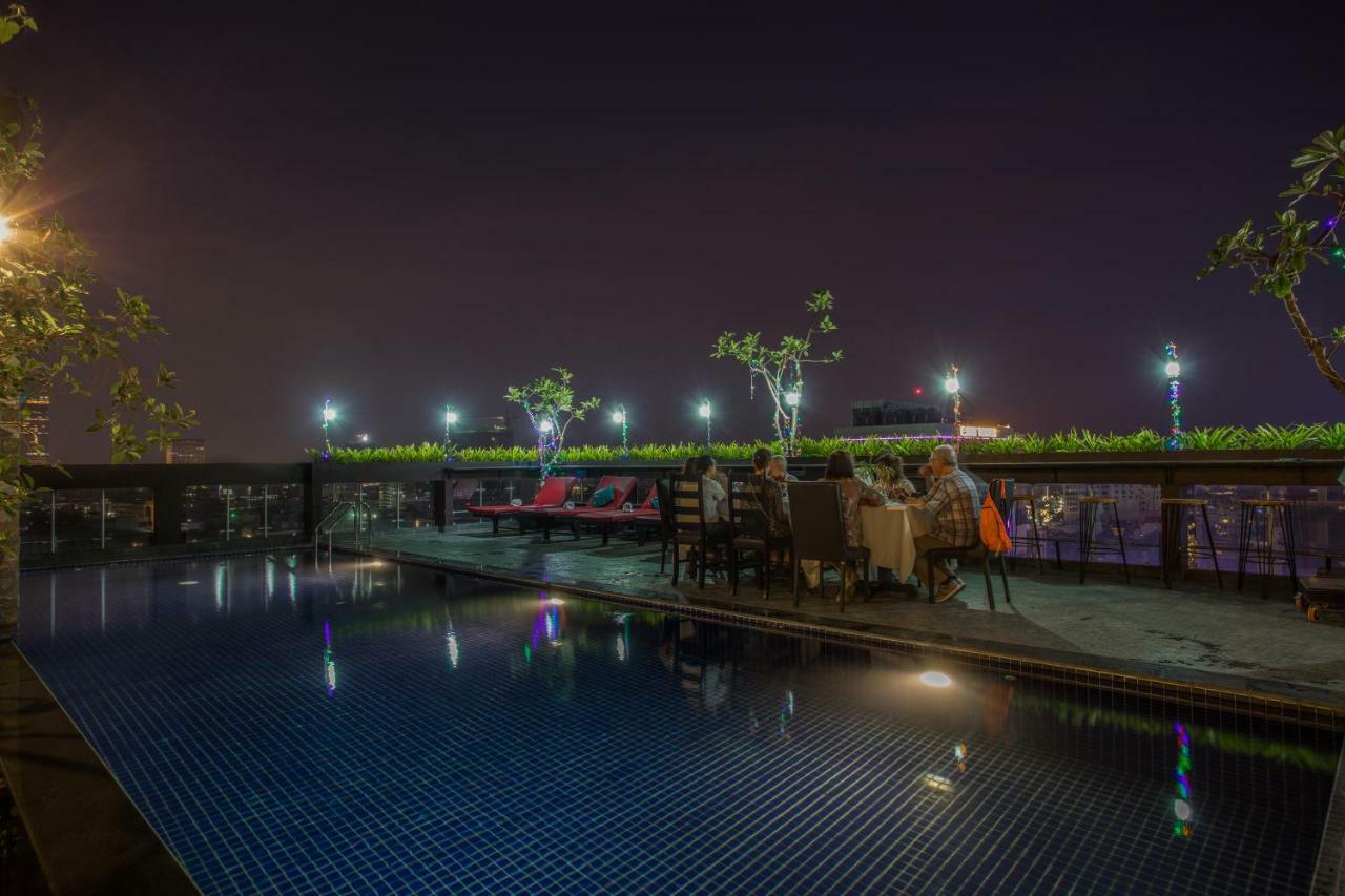 V Hotel Phnom Penh Esterno foto