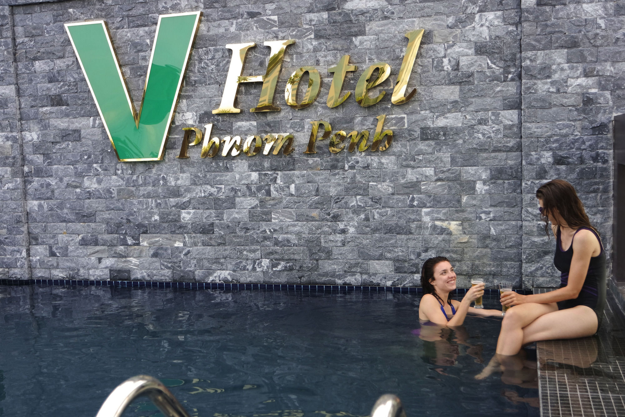 V Hotel Phnom Penh Esterno foto