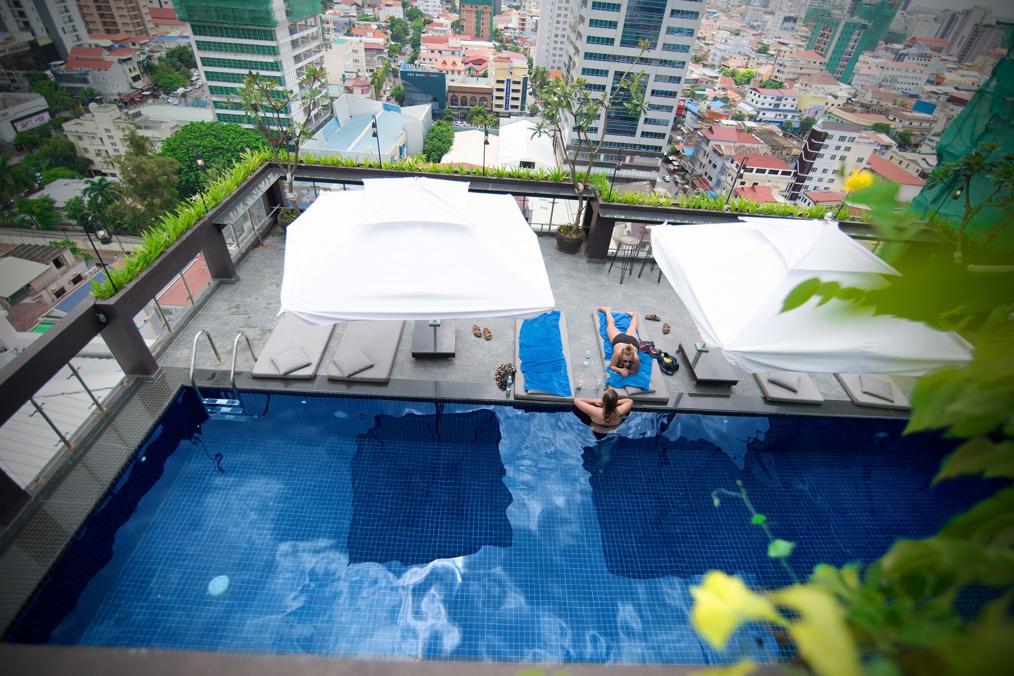 V Hotel Phnom Penh Esterno foto
