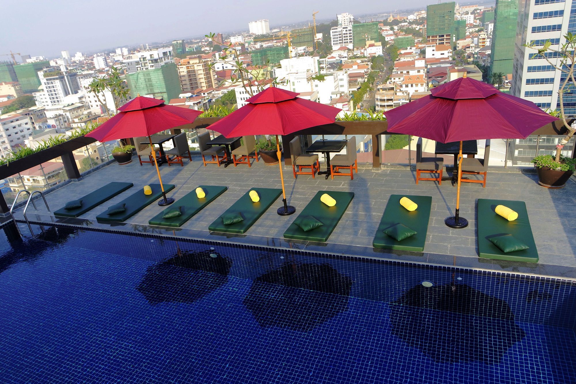 V Hotel Phnom Penh Esterno foto